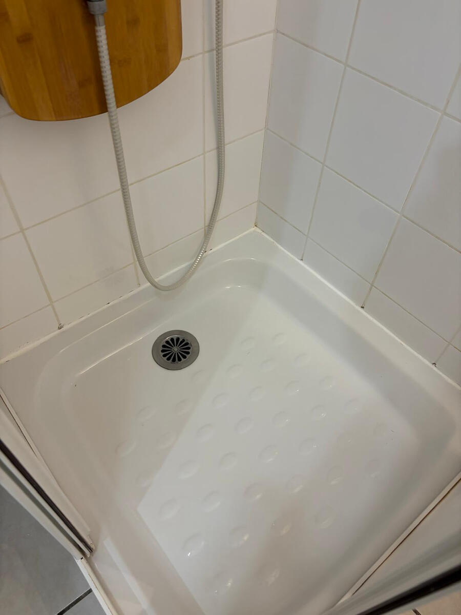 Nettoyage d'une cabine de douche (après)